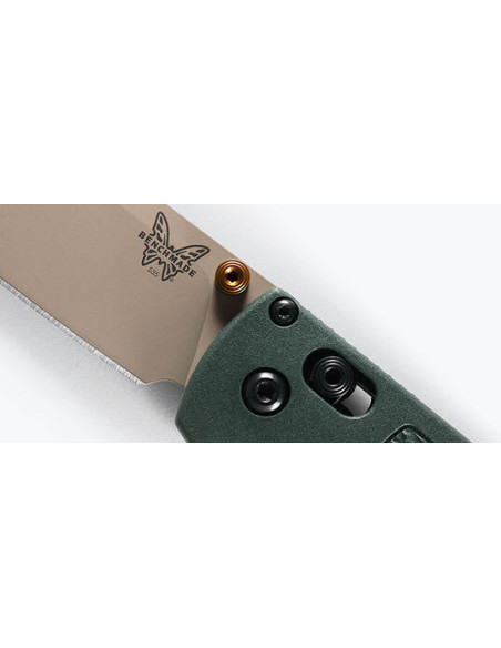 Navaja Benchmade Bugout: Elegancia Verde, Rendimiento Inigualable