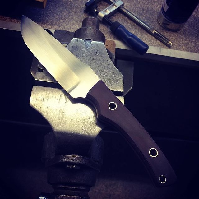 couteau à lame droite
