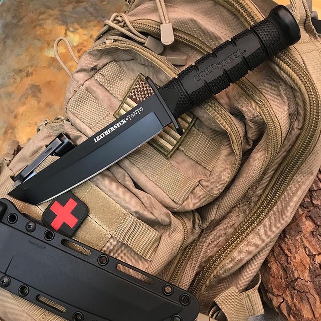 Überlebens- und Bushcraft-Messer